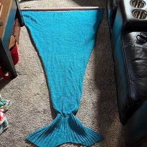 Turquoise Mermaid Tail Blanket